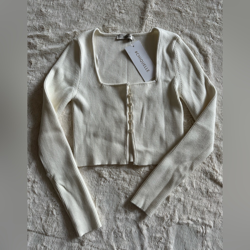 Chic White Ribbed Cardigan